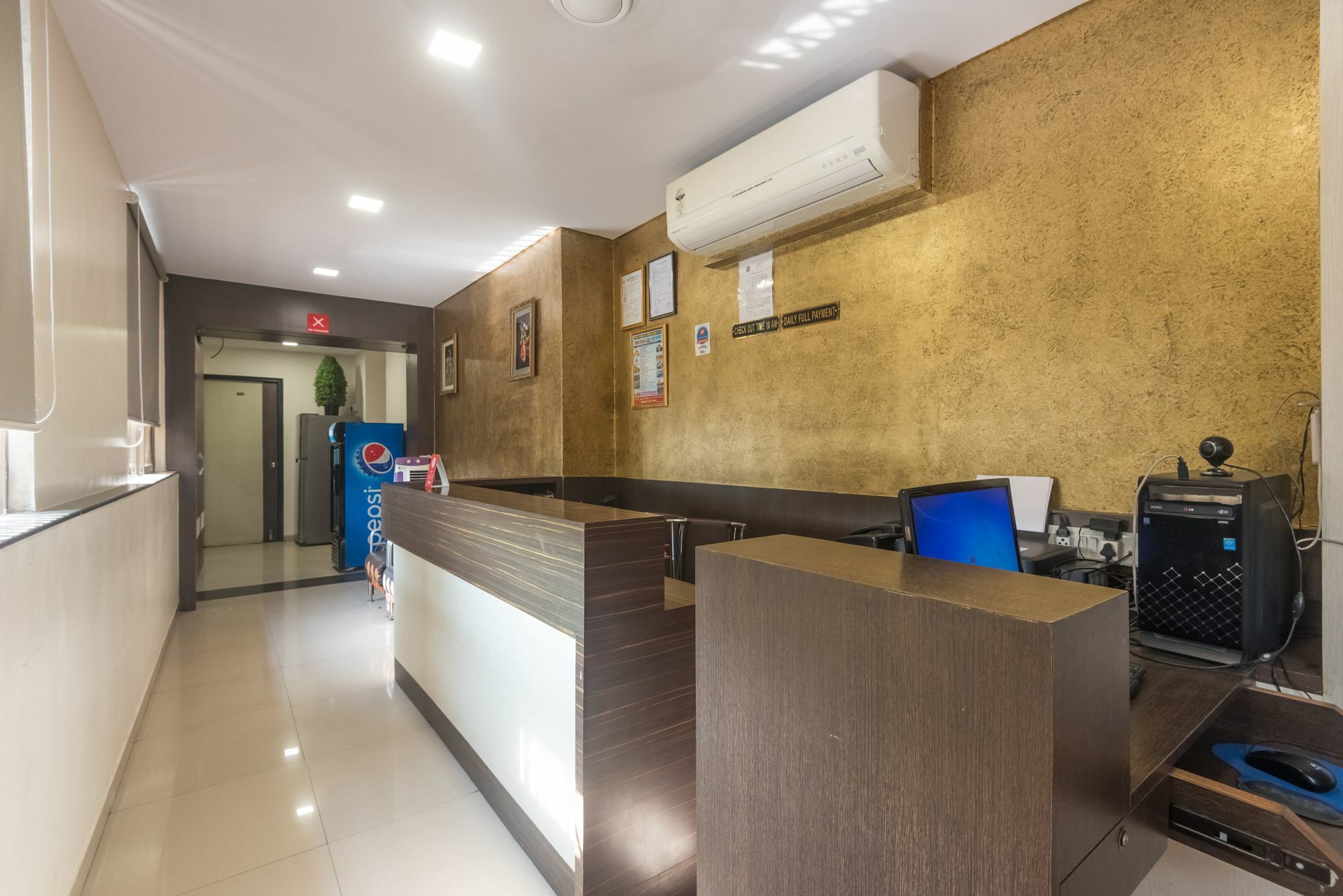 Hotel Minerva Residency Mumbai Dış mekan fotoğraf